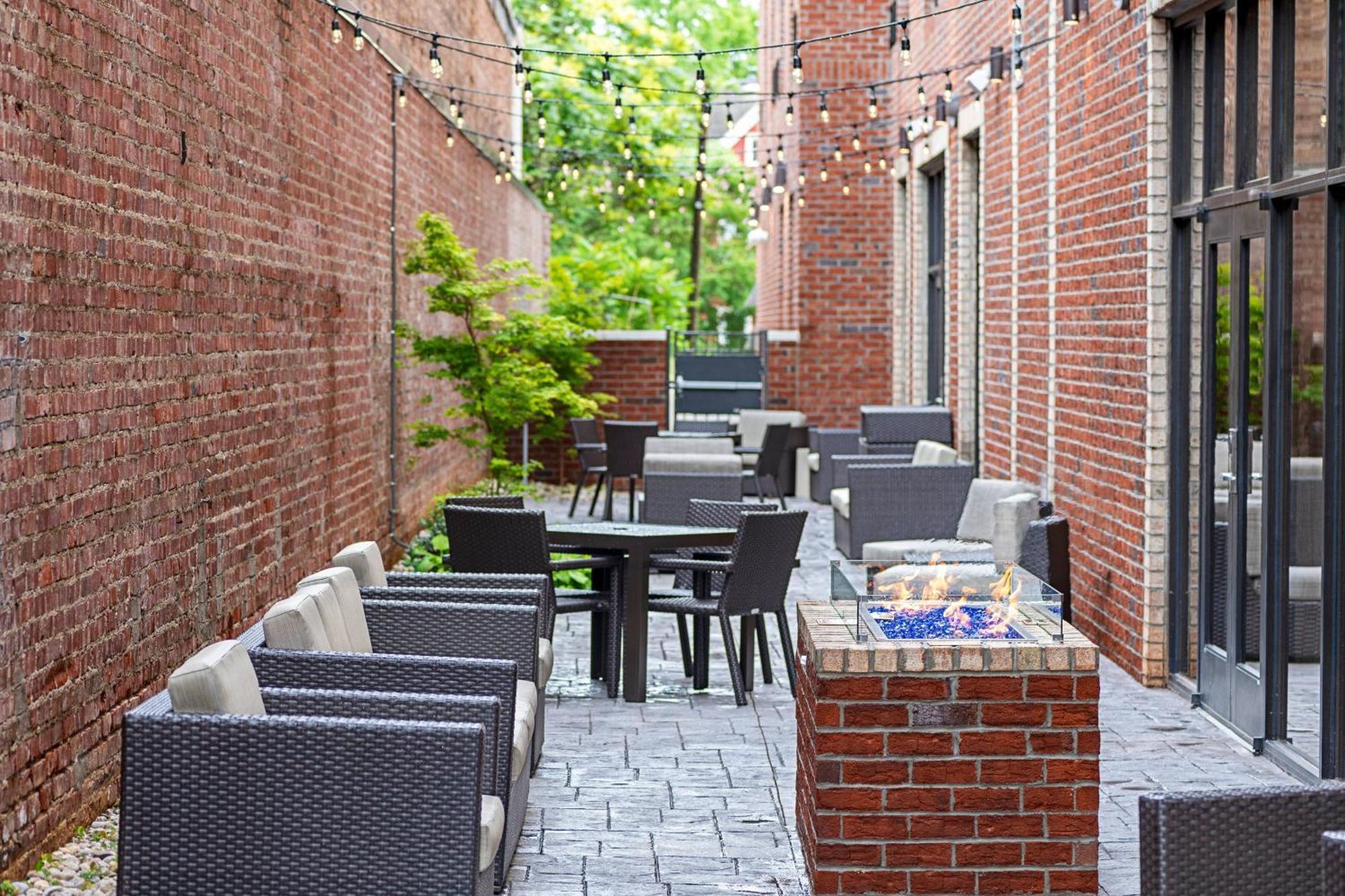 Courtyard Winston-Salem Downtown Exterior foto