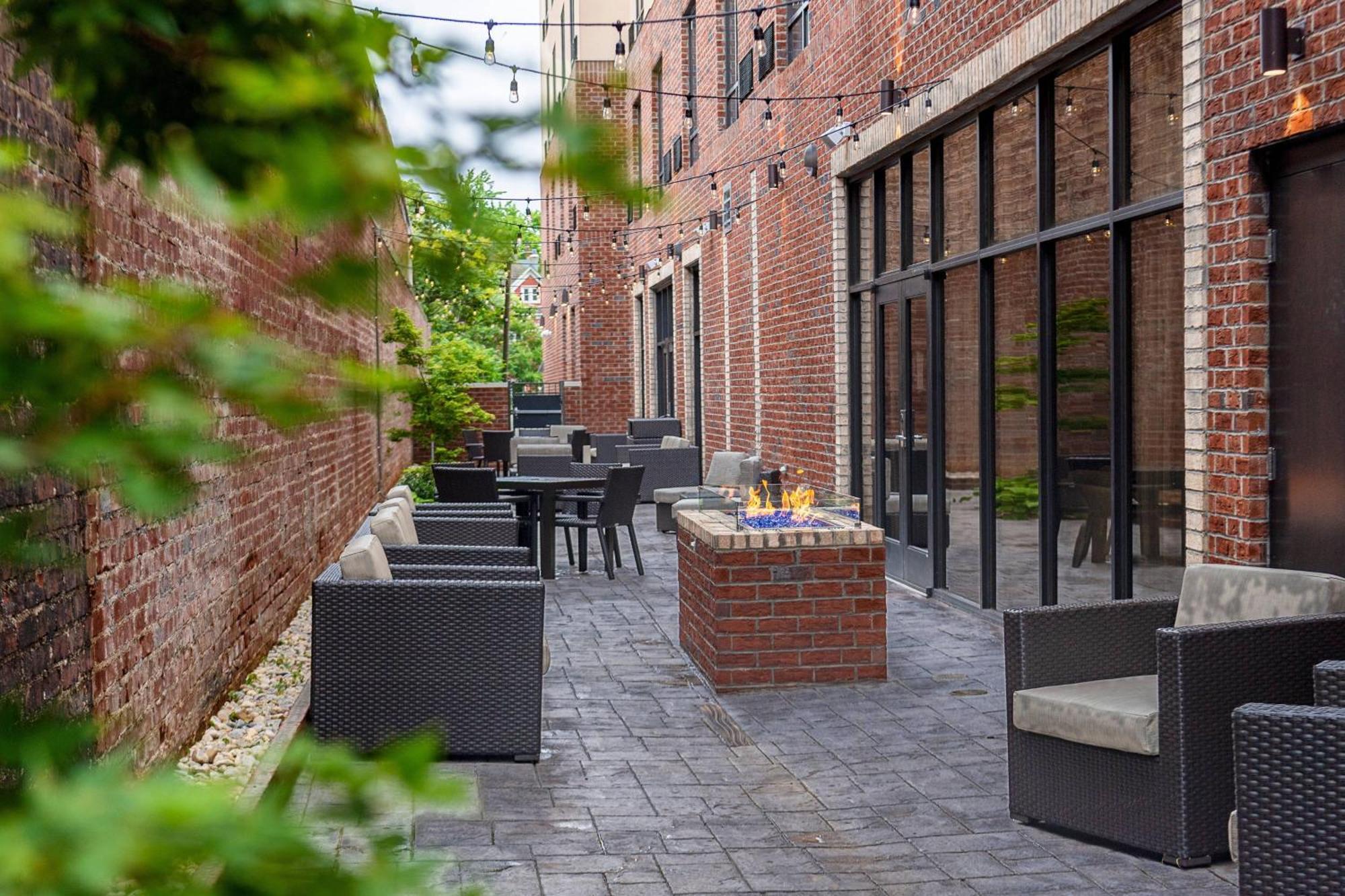 Courtyard Winston-Salem Downtown Exterior foto